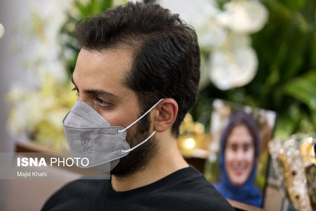 حضور جمعی از مسئولین در منزل خبرنگاران جانباخته