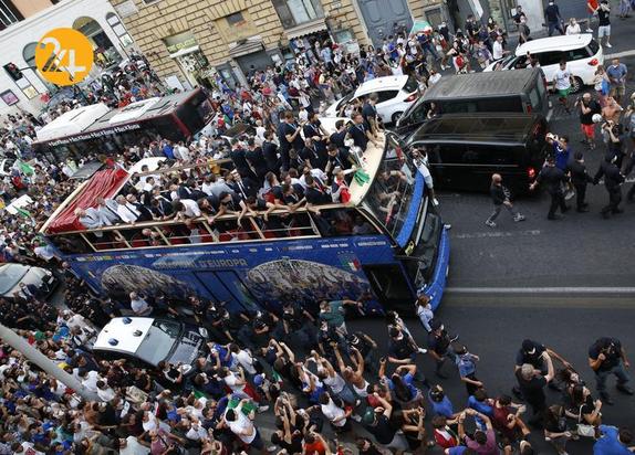 جشن قهرمانی تیم ملی ایتالیا