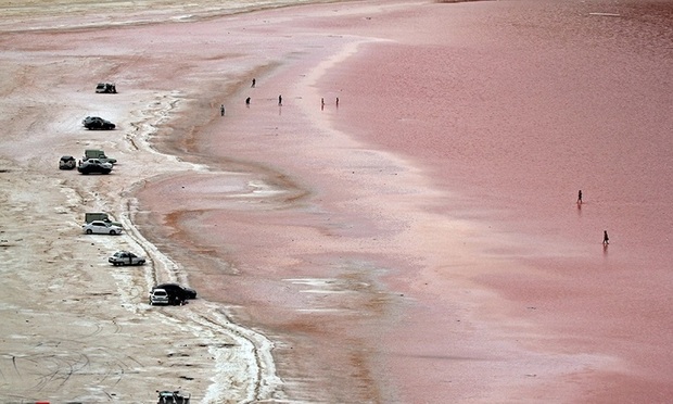 دریاچه ارومیه سرخ شد