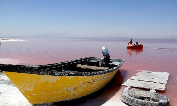 دریاچه ارومیه سرخ شد