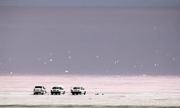 دریاچه ارومیه سرخ شد