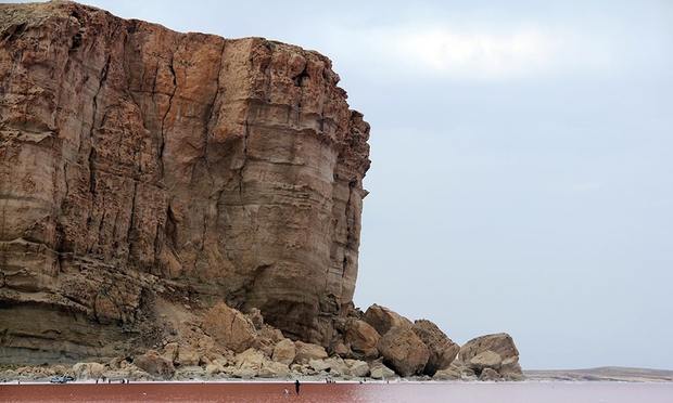 دریاچه ارومیه سرخ شد