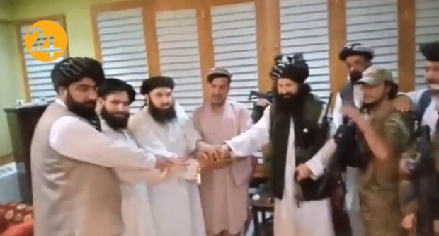 بیعت برادر اشرف غنی با طالبان