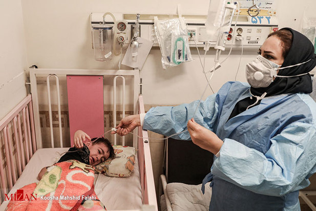 روزهای سخت کودکان کرونایی در بیمارستان