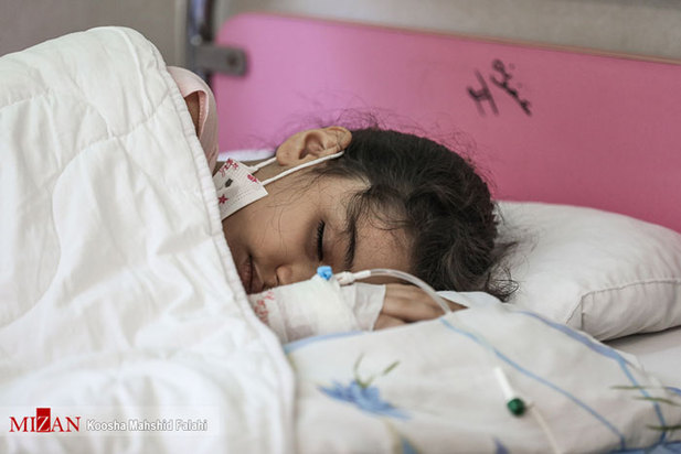 روزهای سخت کودکان کرونایی در بیمارستان