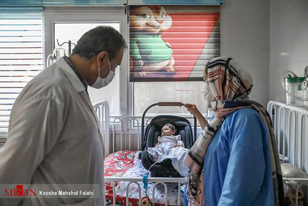 روزهای سخت کودکان کرونایی در بیمارستان