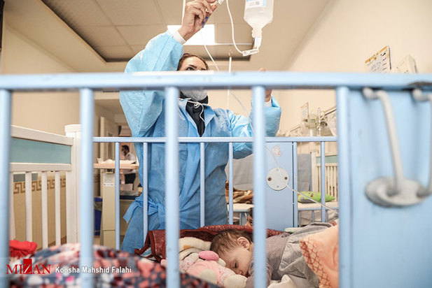 روزهای سخت کودکان کرونایی در بیمارستان