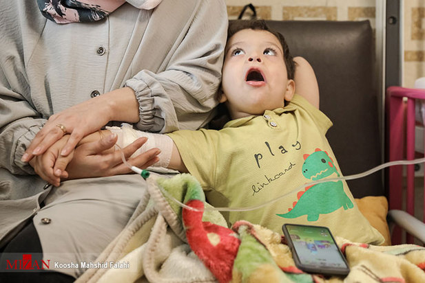 روزهای سخت کودکان کرونایی در بیمارستان