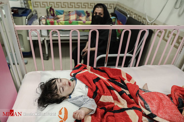 روزهای سخت کودکان کرونایی در بیمارستان