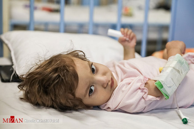 روزهای سخت کودکان کرونایی در بیمارستان