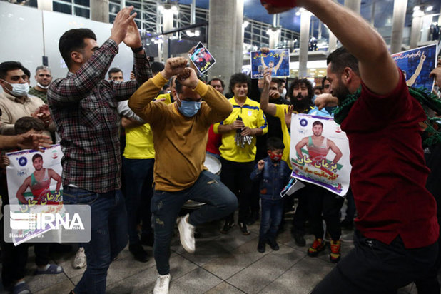 بازگشت تیم ملی کشتی فرنگی به کشور