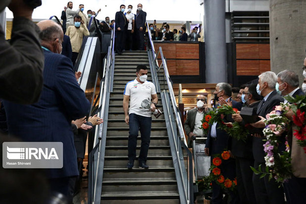 بازگشت تیم ملی کشتی فرنگی به کشور