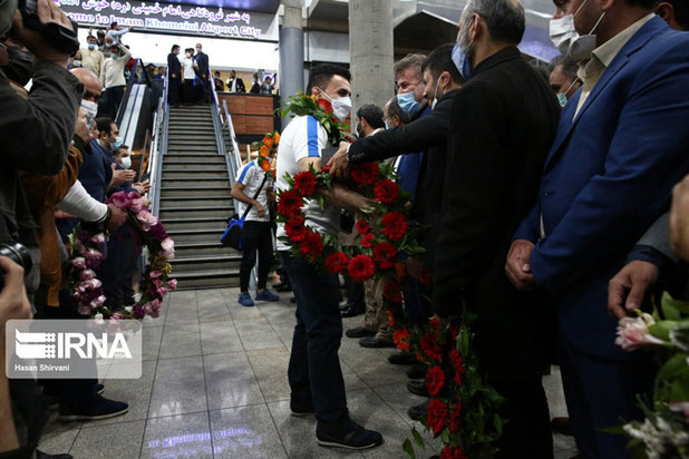 بازگشت تیم ملی کشتی فرنگی به کشور