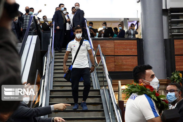 بازگشت تیم ملی کشتی فرنگی به کشور