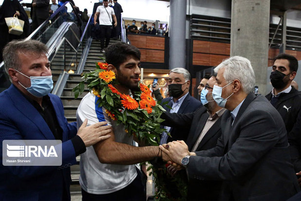 بازگشت تیم ملی کشتی فرنگی به کشور