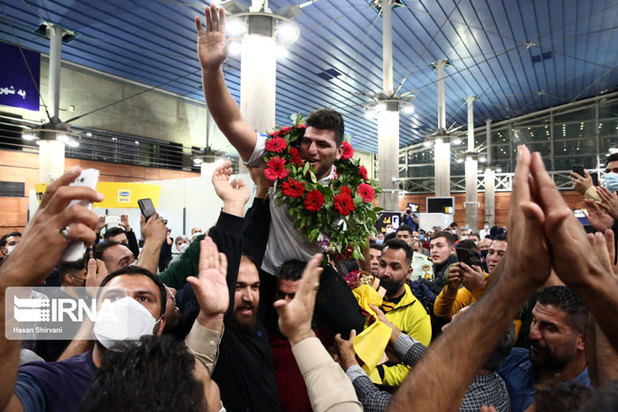 بازگشت تیم ملی کشتی فرنگی به کشور