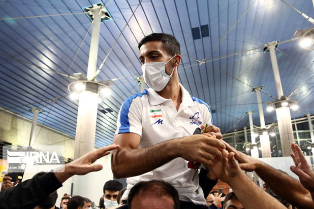 بازگشت تیم ملی کشتی فرنگی به کشور