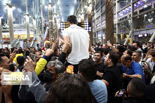 بازگشت تیم ملی کشتی فرنگی به کشور