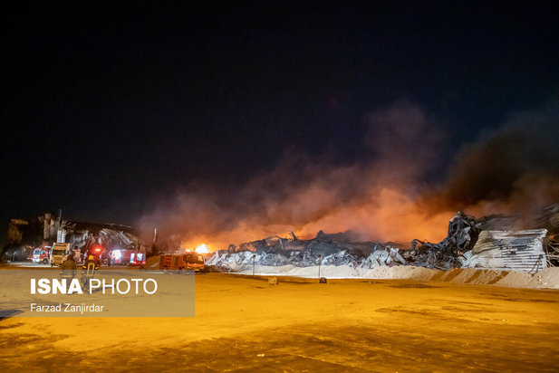 کارخانه طبیعت ۱۶ ساعت پس از شروع آتش‌سوزی