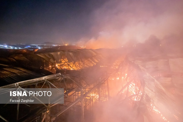 کارخانه طبیعت ۱۶ ساعت پس از شروع آتش‌سوزی