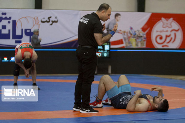 رقابت های کشتی آزاد لیگ برتر باشگاه های کشور