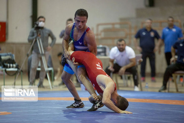 رقابت های کشتی آزاد لیگ برتر باشگاه های کشور