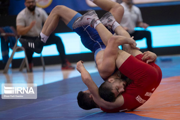 رقابت های کشتی آزاد لیگ برتر باشگاه های کشور