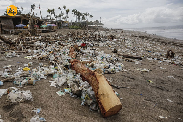 سواحل آلوده جزیره زیبای بالی