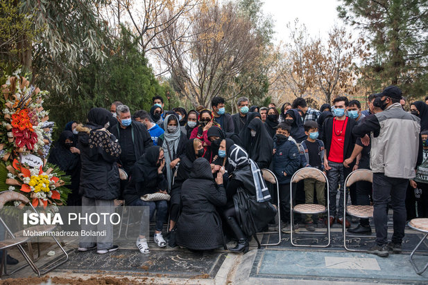 مراسم تشییع و خاکسپاری زهره فکورصبور
