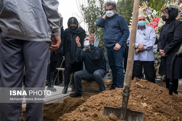 مراسم تشییع و خاکسپاری زهره فکورصبور