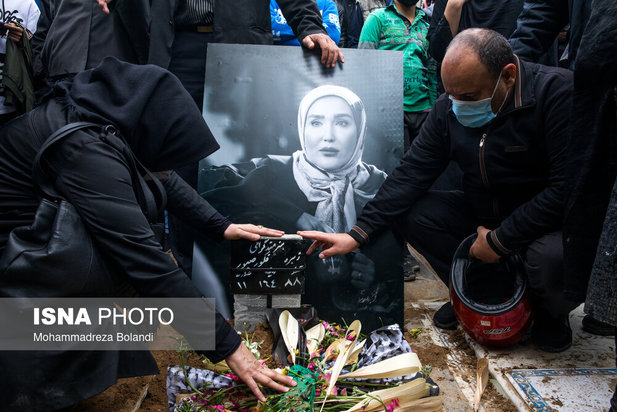 مراسم تشییع و خاکسپاری زهره فکورصبور