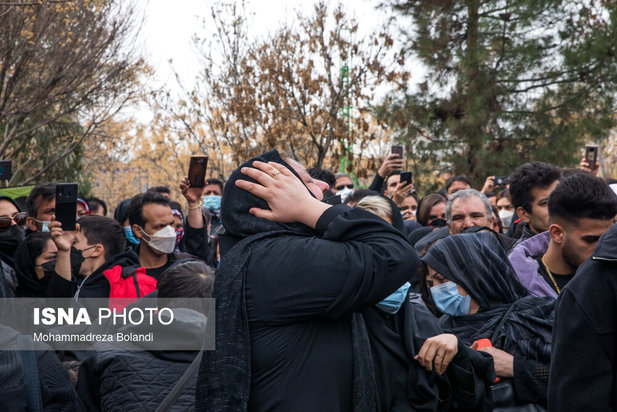 مراسم تشییع و خاکسپاری زهره فکورصبور