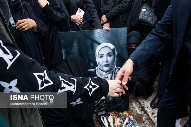 مراسم تشییع و خاکسپاری زهره فکورصبور