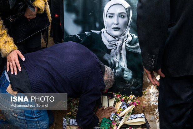 مراسم تشییع و خاکسپاری زهره فکورصبور