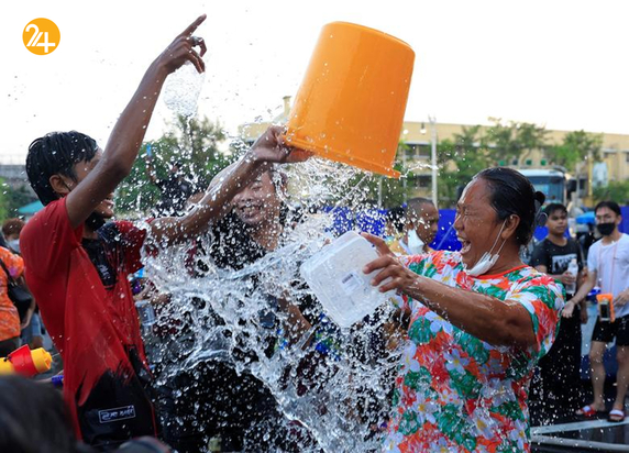 جشن آب در تایلند