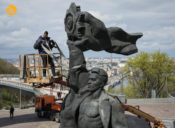 برچیدن بنای یادبود دوستی روسیه و اوکراین از مرکز کی یف