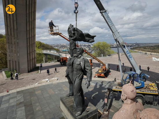 برچیدن بنای یادبود دوستی روسیه و اوکراین از مرکز کی یف