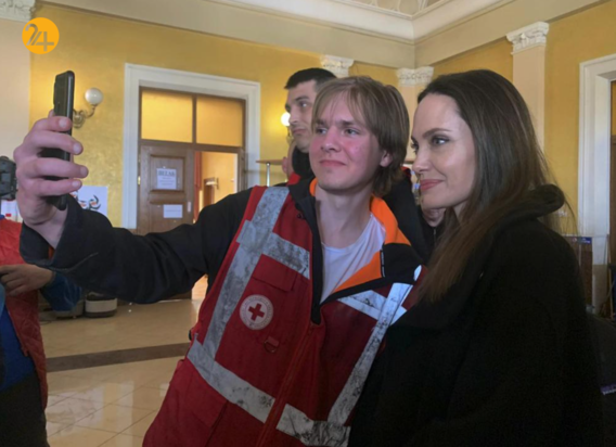 آنجلینا جولی را در میان جنگ زدگان اوکراینی