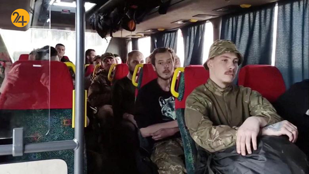 نظامیان اوکراینی در اسارت سربازان روسی