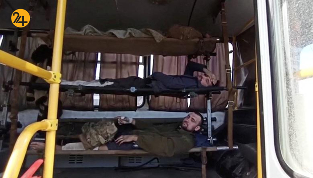 نظامیان اوکراینی در اسارت سربازان روسی