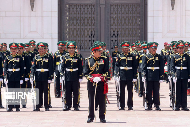 استقبال رسمی سلطان عمان از رئیس جمهور