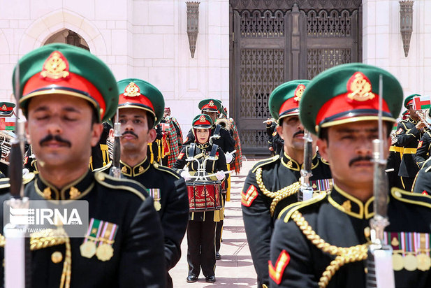 استقبال رسمی سلطان عمان از رئیس جمهور