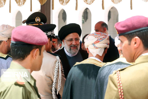 استقبال رسمی سلطان عمان از رئیس جمهور