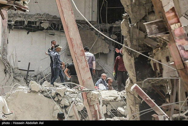 ریزش ساختمان ۱۰ طبقه در آبادان