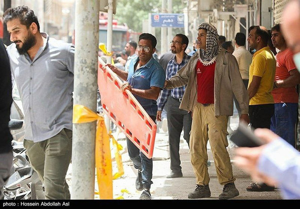 ریزش ساختمان ۱۰ طبقه در آبادان