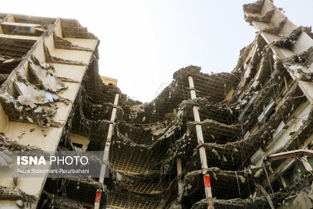 ریزش ساختمان ۱۰ طبقه در آبادان