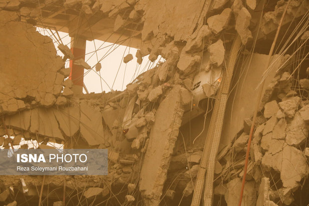 ریزش ساختمان ۱۰ طبقه در آبادان