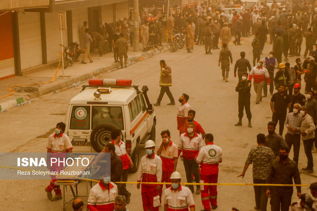 ریزش ساختمان ۱۰ طبقه در آبادان