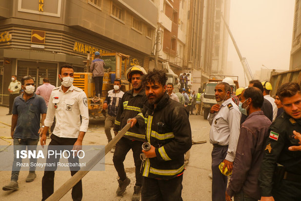 ریزش ساختمان ۱۰ طبقه در آبادان