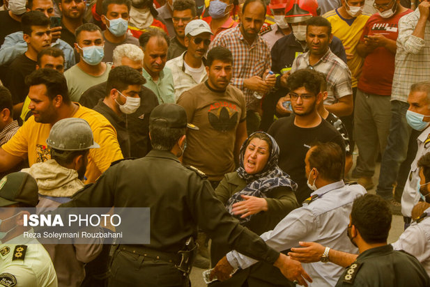 ریزش ساختمان ۱۰ طبقه در آبادان